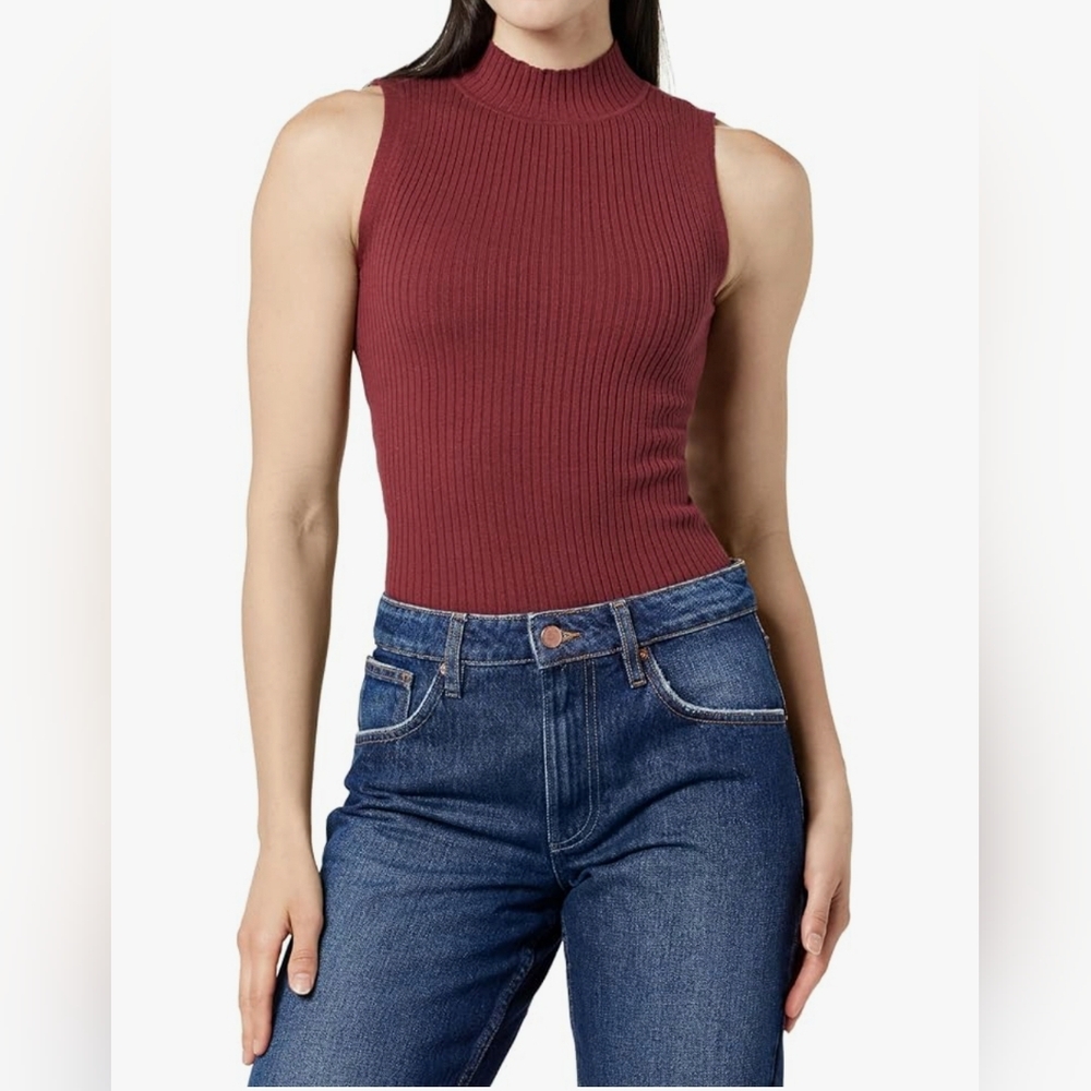 The Drop Sleeveless Ribbed Knit Top - Brick Red